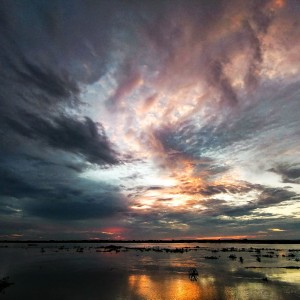 Atardecer en el río Grande de la Magdalena