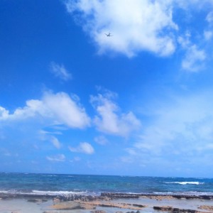 Avión sobre el mar de los siete colores. San Andrés Islas