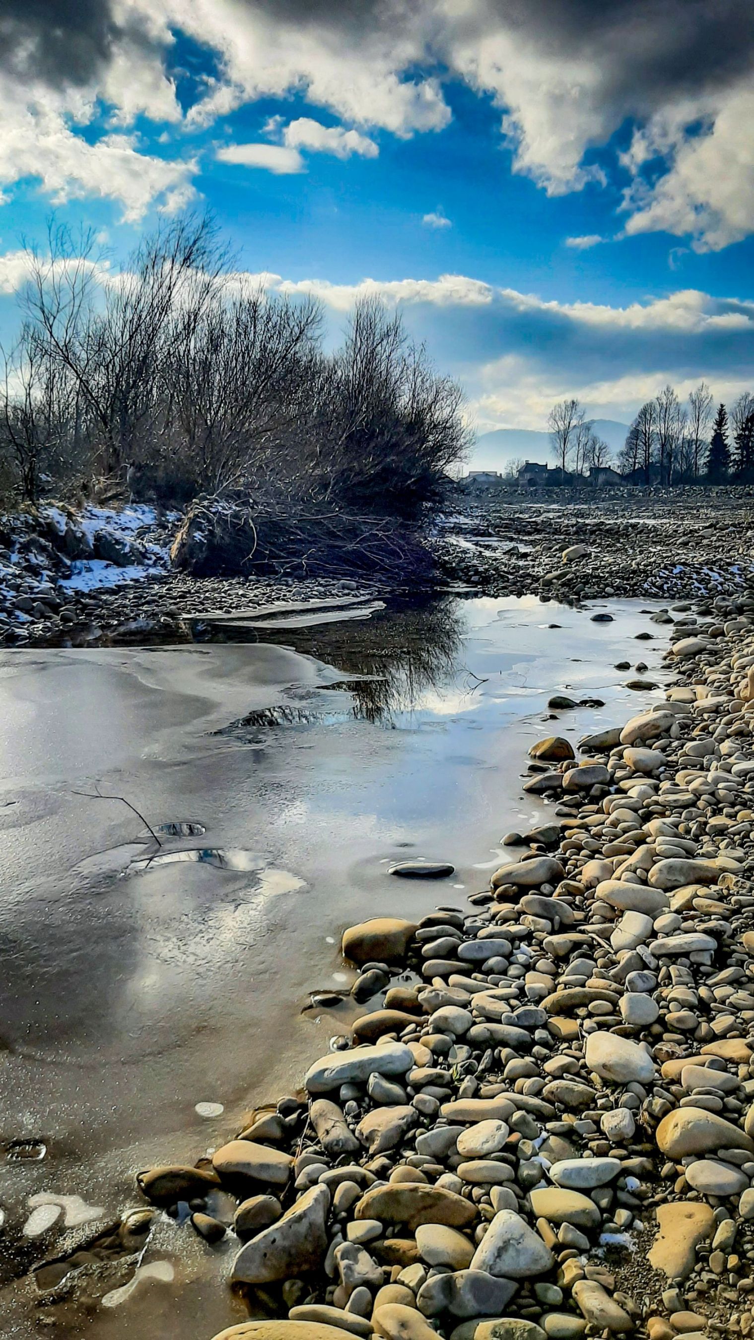 На берегах ріки Лімниця
