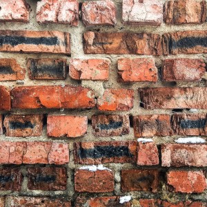 Кирпичная стена