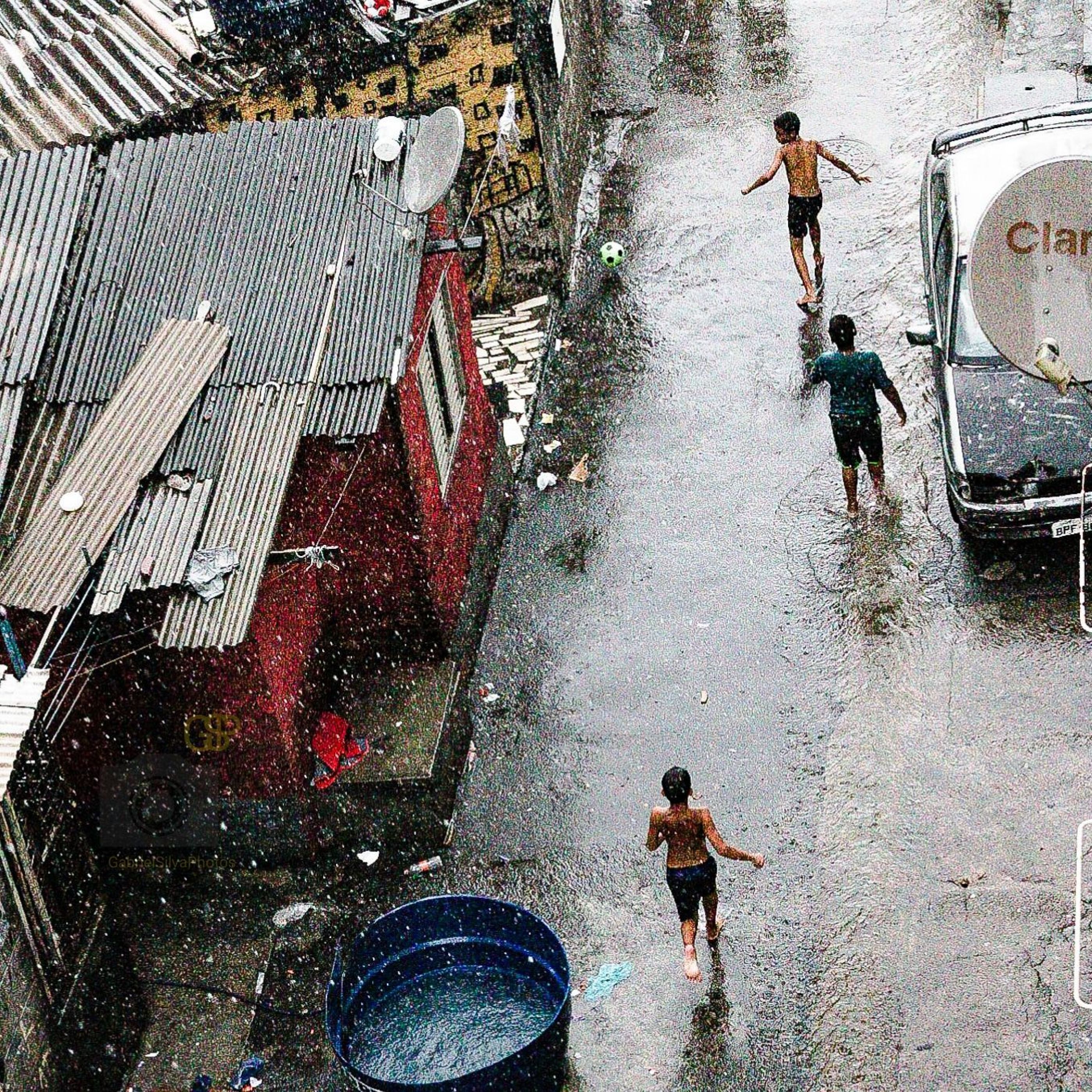 Brincando na chuva