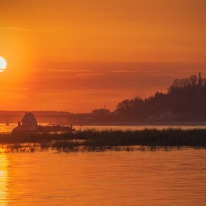 Майский закат над рекой