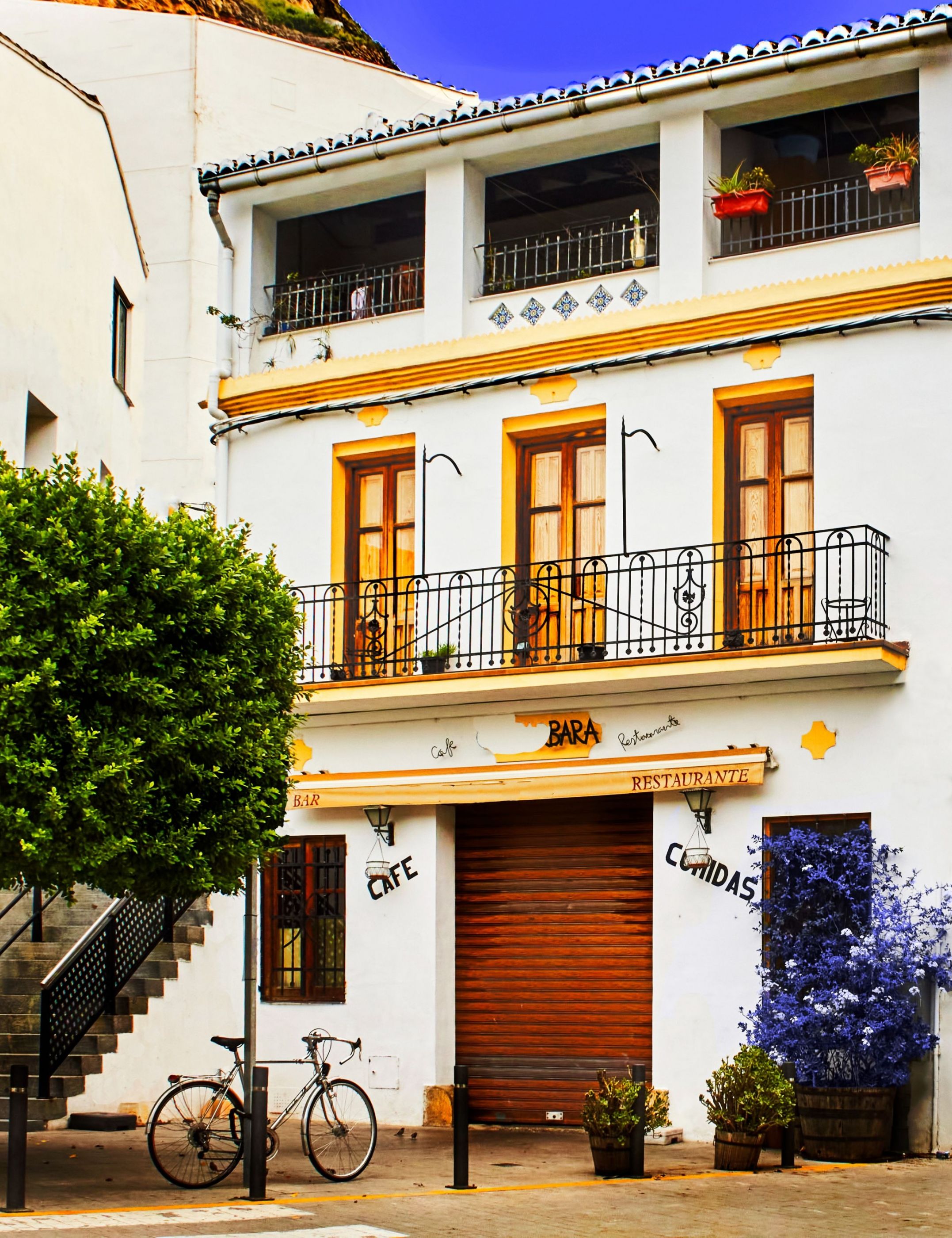 Foto de una fachada de una casa de pueblo