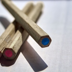 Azul sobre rojo y rosa