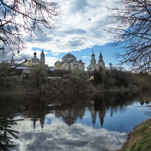 Монастырь на холме.
