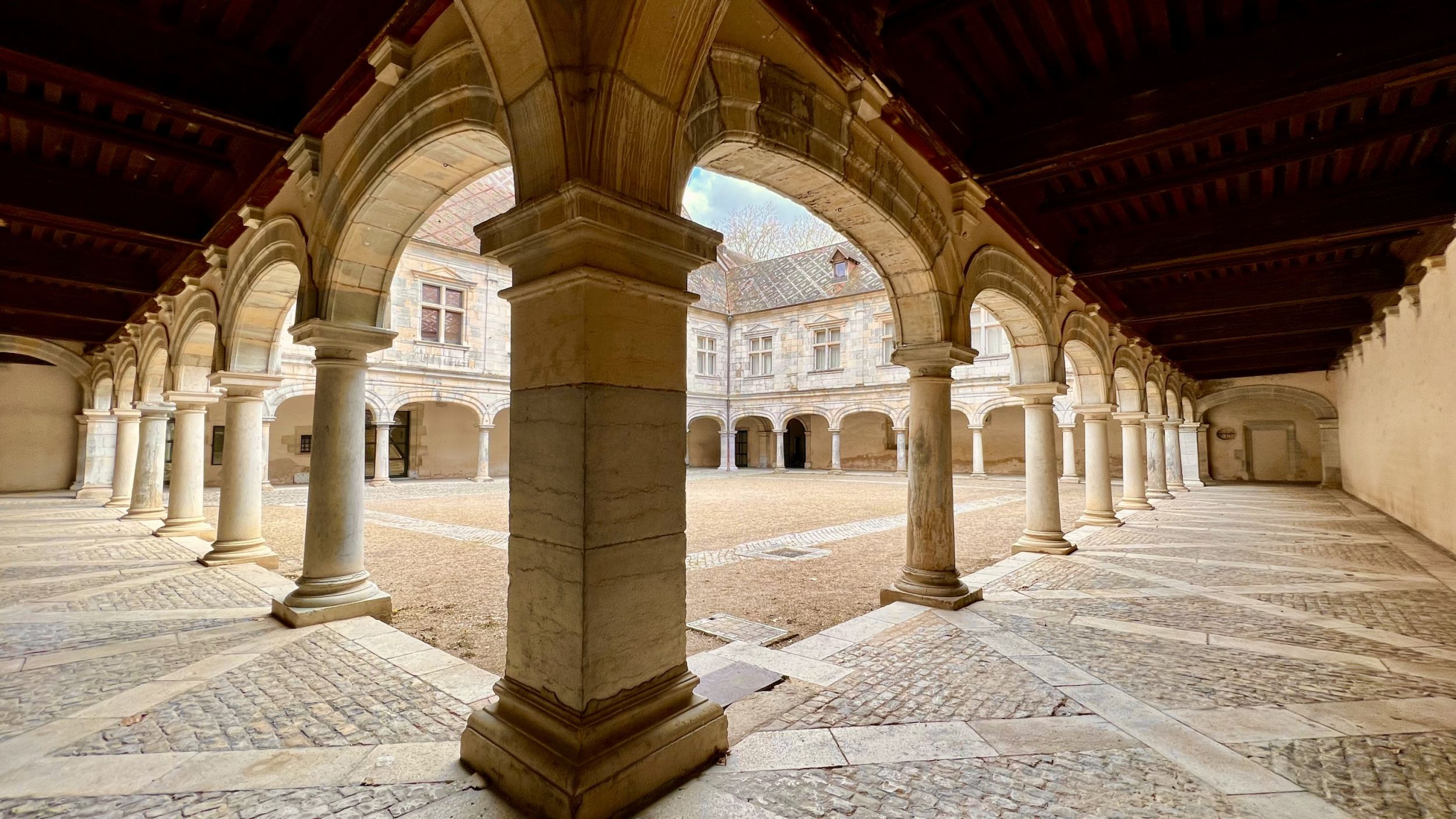 La cour intérieure du Palais Granvelle
