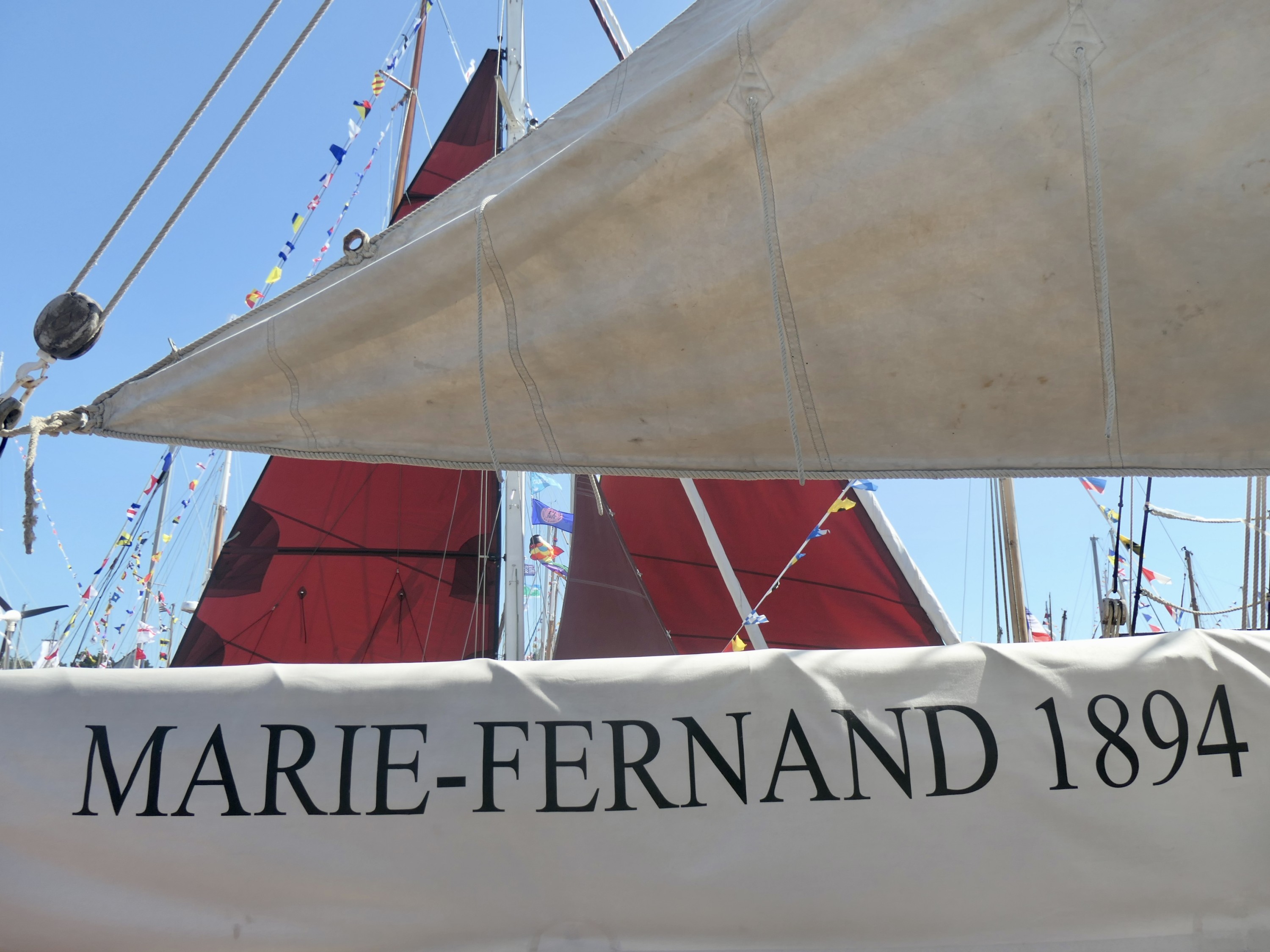 Toute voiles dehors
